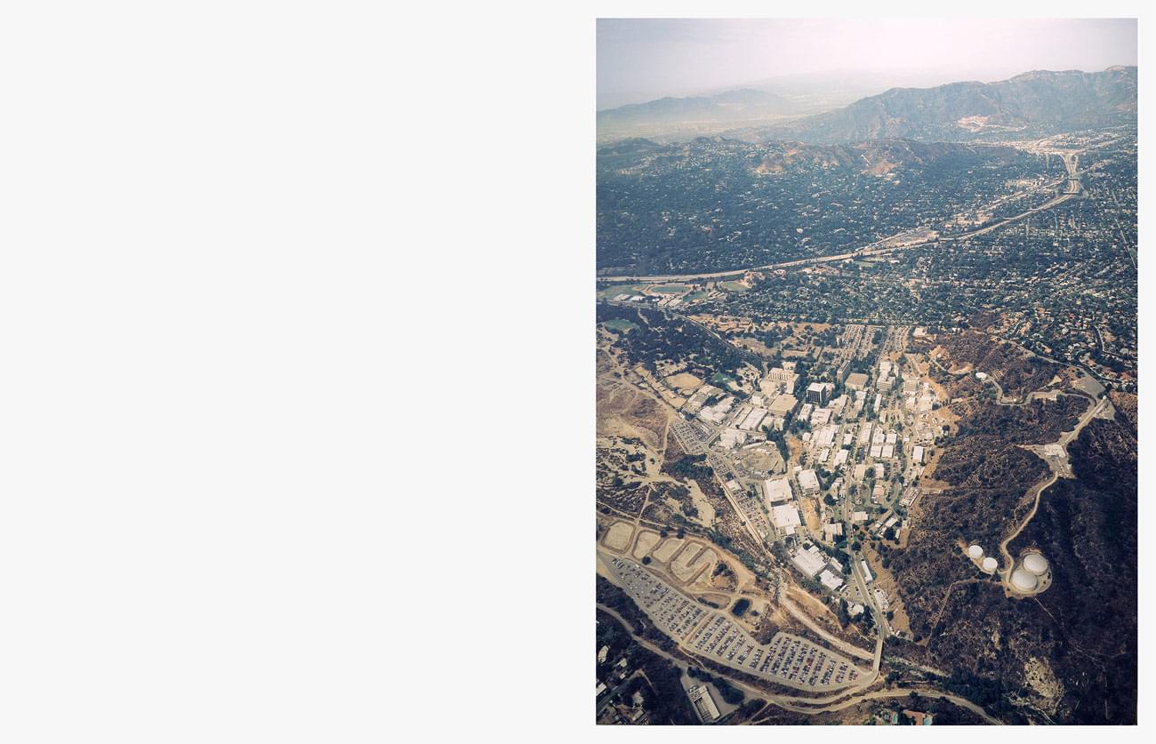 Voyager – The Grand Tour - Established in 1934, the JPL is situated in a valley on the northern outskirts of Pasadena. The formerly uninhabited area was chosen in order to enable the safe testing of rockets.