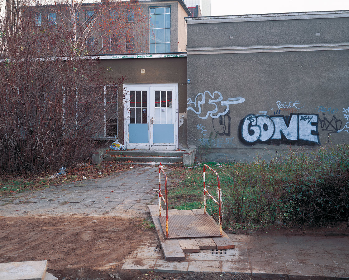 Temporary Spaces - Paparazzis Au&szlig;en 1998