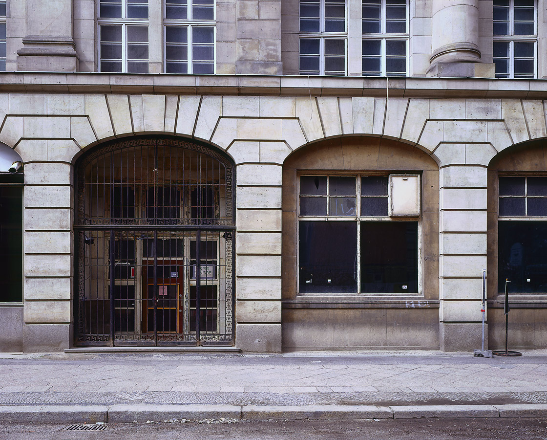 Temporary Spaces - Cookies Au&szlig;en, 2001